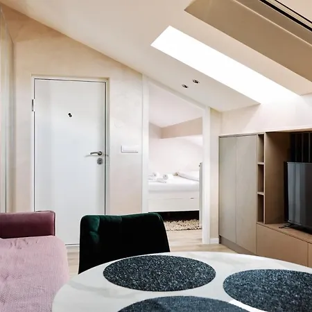 Center Queen Size Bed Sofa Additional Living Area For 2 Belgrad