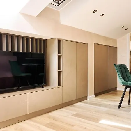 Center Queen Size Bed Sofa Additional Living Area For 2 Lägenhet *