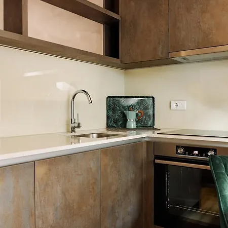 Center Queen Size Bed Sofa Additional Living Area For 2 Lägenhet