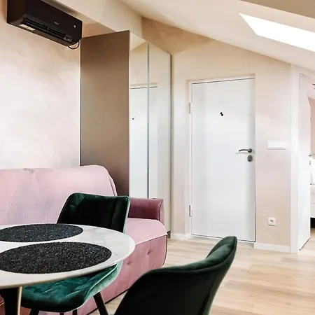 Appartement Center Queen Size Bed Sofa Additional Living Area For 2