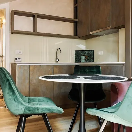 Center Queen Size Bed Sofa Additional Living Area For 2 Belgrade